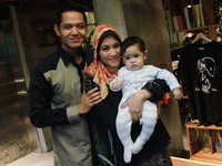 Dude, Alyssa dan Rendra, keluarga yang bahagia. Pool/Gus Mun/detikFoto.