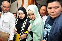 Risty hadir didampingi kuasa hukumnya, Ina Rachman. Pool/Noel/detikFoto.