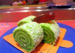 Menikmati Cake Berbentuk Unik di Kafe a la Negeri Dongeng