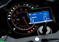 Layar speedometer Ninja H2. Menggabungkan jarum analog dengan layar digital. Ist/Response.