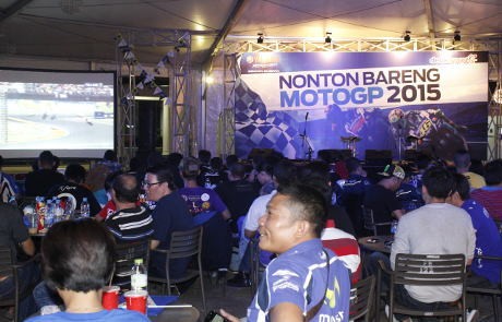 Serunya Nonton Duel Rossi-Pedrosa