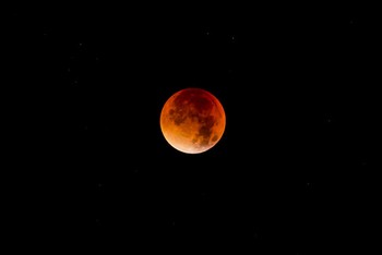     Bulan berwarna  darah yang terakhir  muncul pada 1982 dan baru akan datang lagi pada  2033. (istimewa/detikcom/gettyimages)