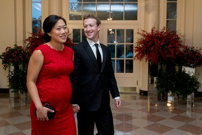 Sedang Hamil, Istri Zuckerberg Tampil Mempesona