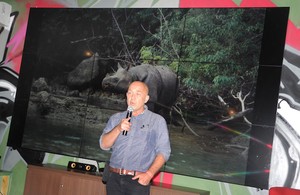 30 Tahun Berburu Badak di Hutan Indonesia