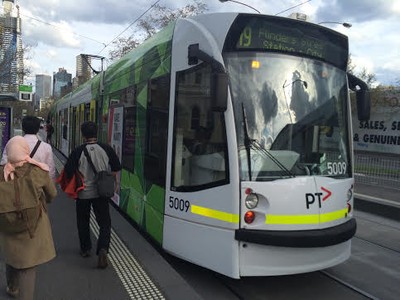 Asyiknya Keliling Melbourne Naik Trem