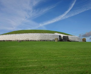 Pemakaman Kuno di Irlandia Bentuknya Seperti UFO