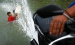 Kekeringan, Warga Citeureup Mandi dan Mencuci di Sungai