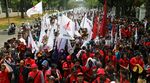 Ratusan Petani Demo di Istana