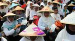 Ratusan Petani Demo di Istana