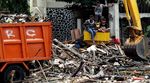 Sampah di Pintu Air Manggarai Dibersihkan
