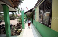 Sekolah dasar milik pemerintah ini sudah tak layak lagi untuk dijadikan tempat belajar mengajar.