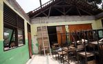 Setahun Rusak, SDN Jatikramat VI Tak Juga Diperbaiki