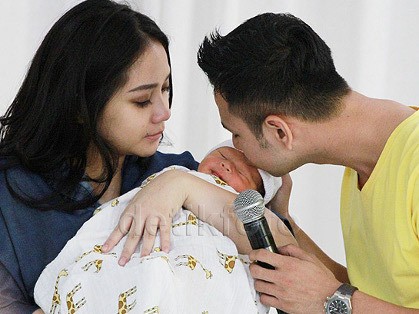 Raffi, Nagita dan Rafathar Kompak Sakit
