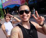 Aw Aw, Mesranya Tyas Mirasih Peluk Pacar di Hong Kong
