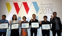 Para peraih penghargaan berfoto bersama.