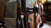 Batik dari berbagai daerah di Indonesia dipamerkan di Kemenperin.