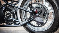 Motor listrik ini dibuat dengan setang rendah. Selain itu, SineCycle dilengkapi dengan roda depan berukuran 21 inci dan roda belakang 18 inci. Pool/dok SineCycle.