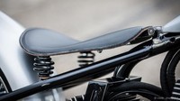 Setidaknya, Forcella telah membuktikan bahwa modifikasi tak melulu mencemari lingkungan. Kenyataannya, motor modifikasi juga bisa lebih mencintai lingkungan dengan lahirnya SineCycle, si motor listrik bergaya klasik. Pool/dok SineCycle.