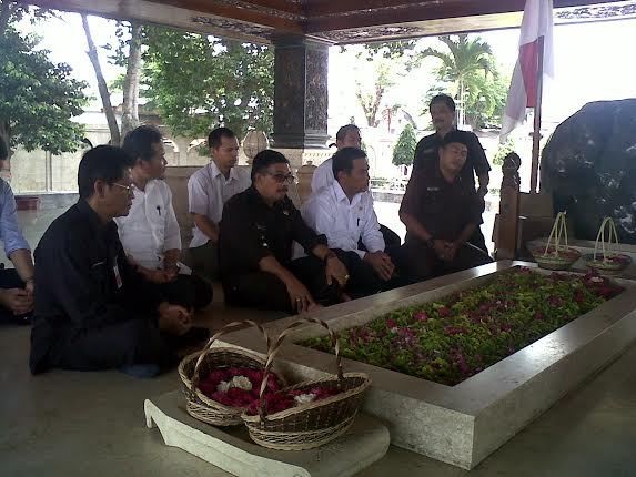 Blusukan ke Blitar, Mentan Sempatkan Ziarah ke Makam Bung Karno