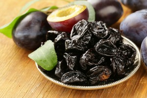 Buah Plum Kering Dapat Cegah Kanker Usus