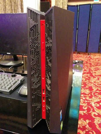 ROG G20AJ merupakan mini desktop terbaru Asus yang ditenagai dengan prosesor Intel Core i7-4790 quad core dengan clock speed 3,6 GHz, kartu grafis Nvidia GTX780, RAM 4 GB dual channel DDR3, serta penyimpanan up to 3 TB SATA 6 Gb/s.