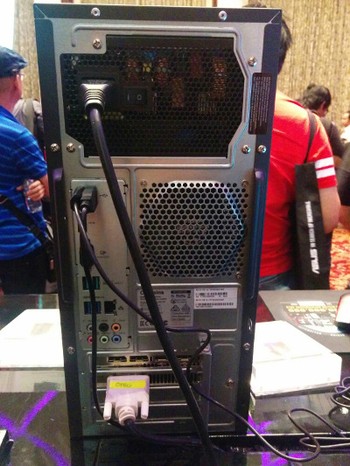 Menggunakan prosesor Intel Core i7 Skylake, PC desktop gaming terbaru Asus ini dilengkapi dengan kartu grafis Nvidia GTX950 atau GTX960, RAM DDR4 hingga 32GB, serta M.2 PCIe SSD hingga 256GB yang menawarkan penyimpanan dengan kecepatan transfer data yang lebih kencang dari SSD biasa.