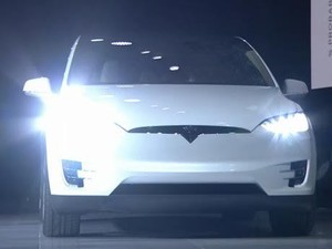 Kupas Tuntas SUV Tesla Model X, SUV Listrik Tercepat dengan Fitur-fitur Unik