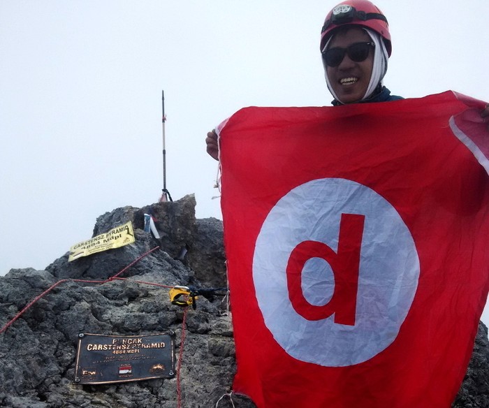 Cerita Perjuangan detikcom Menyentuh Puncak Carstensz
