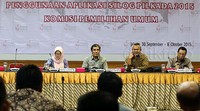 Komisioner KPU Hadar Nafis Gumay (dua dari kiri) dan Arief Budiman (dua dari kanan) memimpin rapat koordinasi.