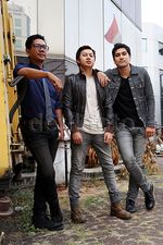 Tiket Kini Eksis Bertiga