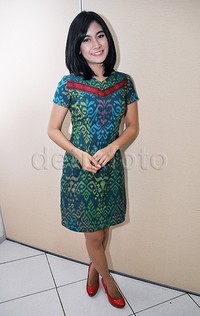 Penampilan Anisa berbaju tenun. Pool/Ismail/detikFoto.