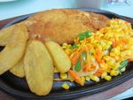 Wah, Asyiknya Menggunting Steak Dori dan Steak Sirloin yang Empuk Gurih!
