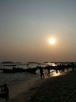 Ada Sunset Emas di Pulau Perak