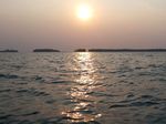 Ada Sunset Emas di Pulau Perak