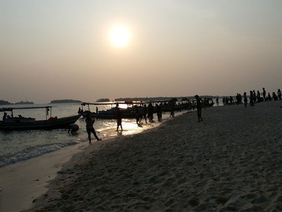 Ada Sunset Emas di Pulau Perak