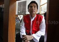 Dalam kasus tersebut, Robbi yang didakwa melanggar pasal 296 KUHP juncto pasal 506 KUHP itu telah tiba dan menghuni ruang tahanan sementara di bagian belakang pengadilan. Lamhot Aritonang/detikFoto.