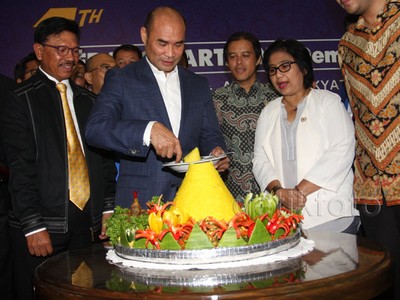 Pemotongan Tumpeng HUT F-NasDem