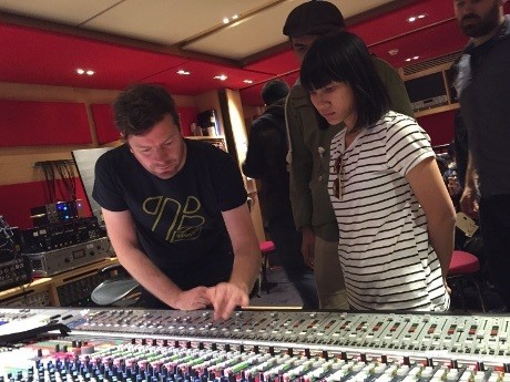 Indische Party Dapat Kesempatan Langka Rekaman di Abbey Road Studios