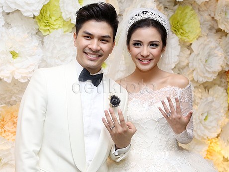  Cincin  Pernikahan  Chelsea Olivia Bikinan Sang Ayah