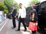 Here Comes the Bride! Chelsea Berseri-seri Kenakan Gaun Pengantin
