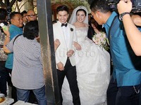 Mereka langsung diserbu para awak media usai prosesi pemberkatan nikah.
