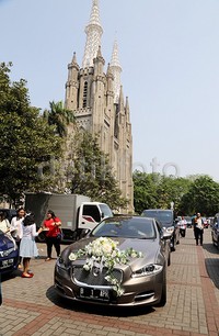 Chelsea dan Glenn resmi menikah di Gereja Katedral pada hari ini, Kamis (1/10/2015).