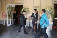 Wedding Organizer yang dipilih pasangan itu juga terlihat sudah bersiap menerima tamu undangan yang datang.