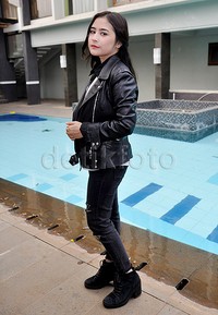 Dia terlihat garang bergaya dengan jaket kulit. Pool/Ismail/detikFoto.