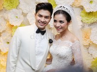 Keduanya mengaku sangat senang bisa melaksanakan pernikahan di Gereja Katedral.