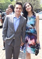 Cantiknya Sandra Dewi di Nikahan Chelsea dan Glenn