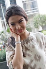 Si Cantik Raline Shah Berbaju Tenun