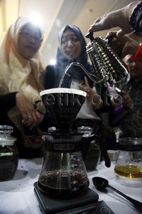 Acara itu juga dibarengi minum kopi gratis mulai pukul 10.00-15-00 WIB.