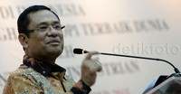 Menteri Perindustrian Saleh Husin menyampaikan pidatonya.