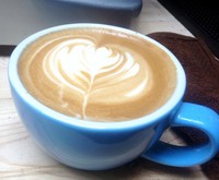 ​Hot ​Cappucino ​diracik dari biji kopi terbaik dari Lintong dan Columbia. ​​Cocok​ disantap bersama roti panggang Roppan.